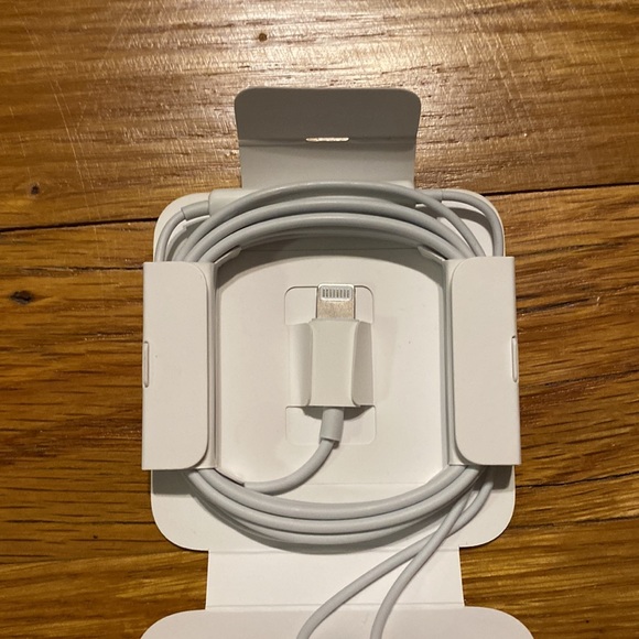 Apple Wired EarPods with Lightning Connector Headphones - White - Picture 5 of 9